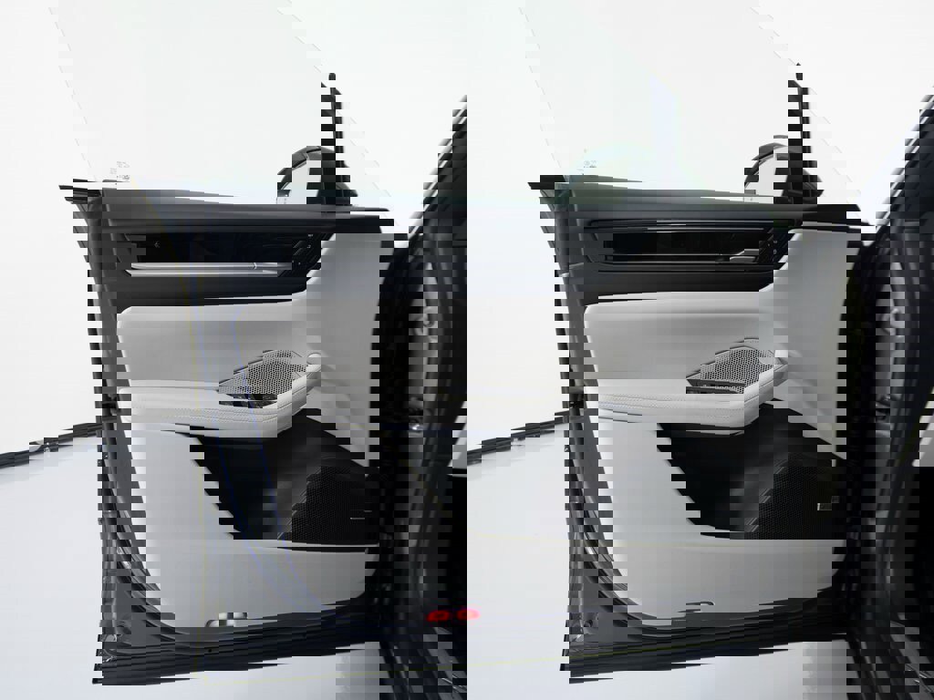 New 2025 Porsche Macan 4S Electric image 12