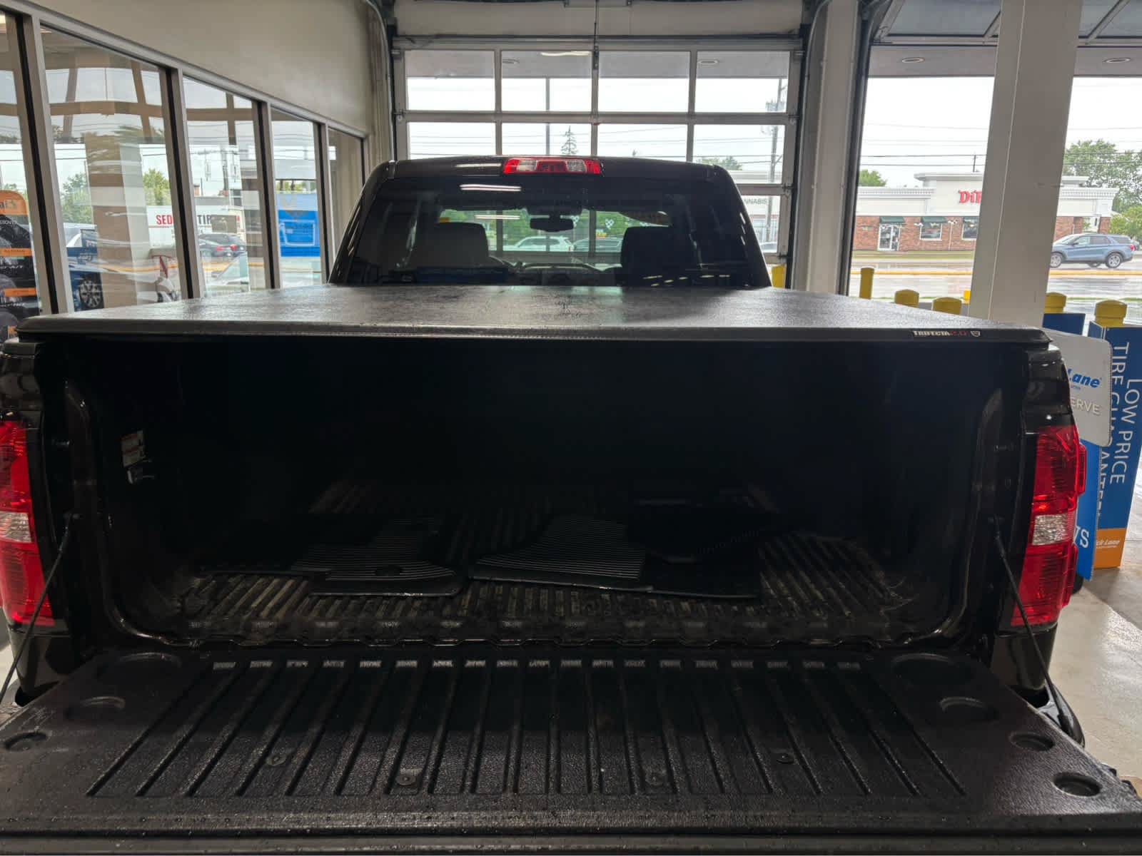 Used 2018 GMC Sierra 1500 SLE w/ SLE Value Package AWD/4WD image 9