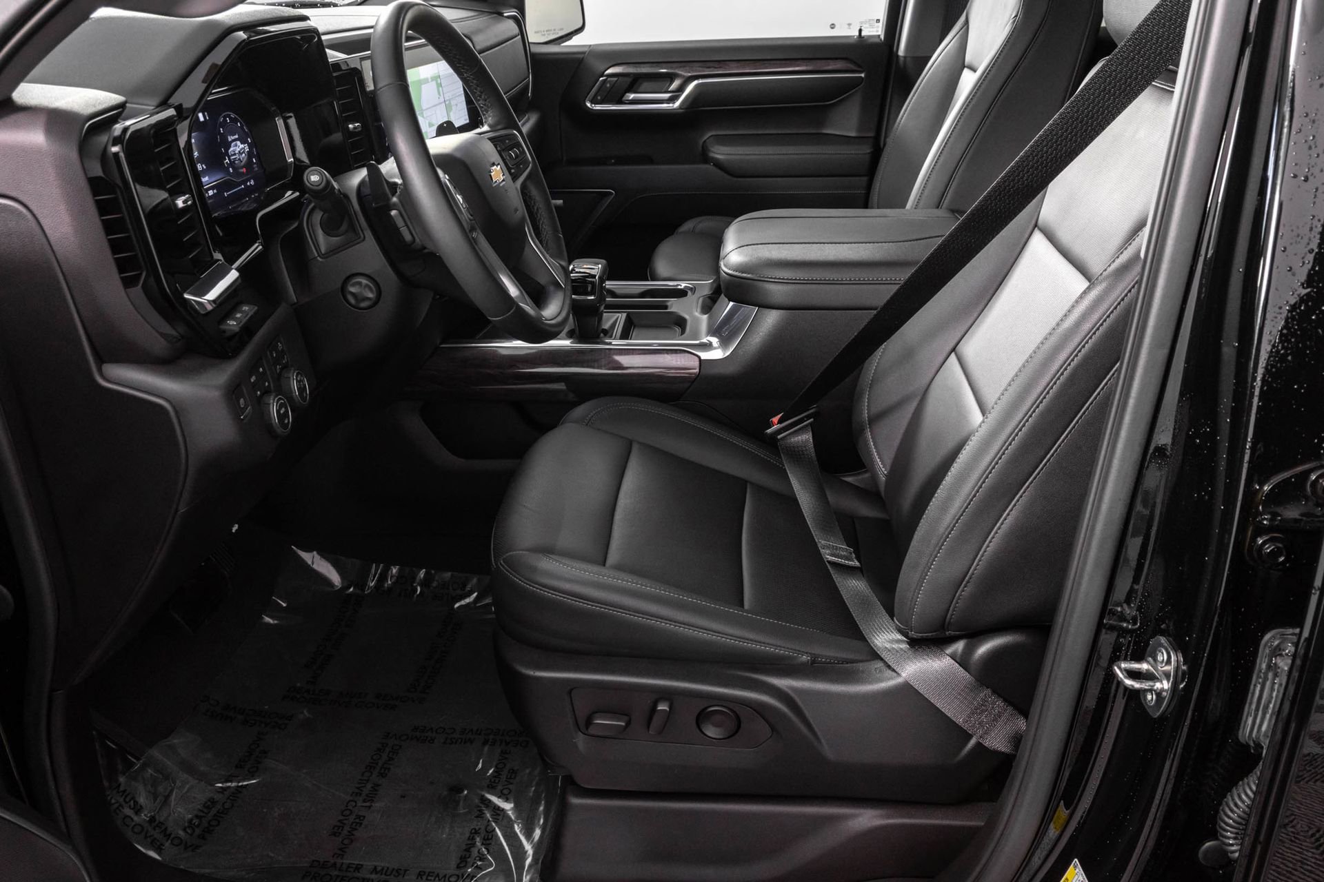 Used 2023 Chevrolet Silverado 1500 LTZ w/ LTZ Premium Package AWD/4WD image 7