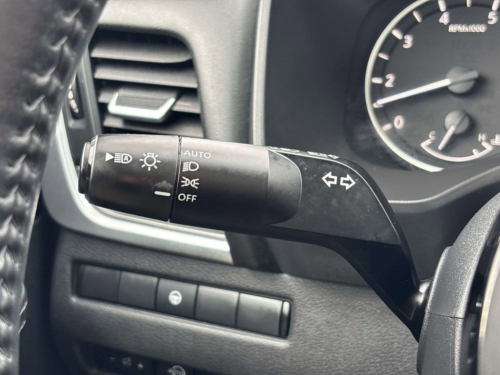 Used 2023 Nissan Rogue SV w/ SV Premium B Package image 31