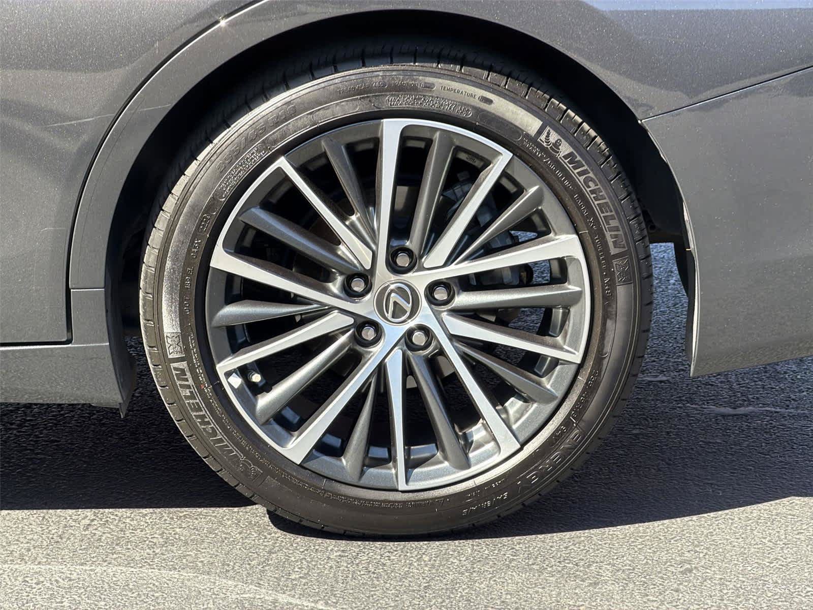 Used 2025 Lexus ES 300h w/ Premium Package FWD image 9