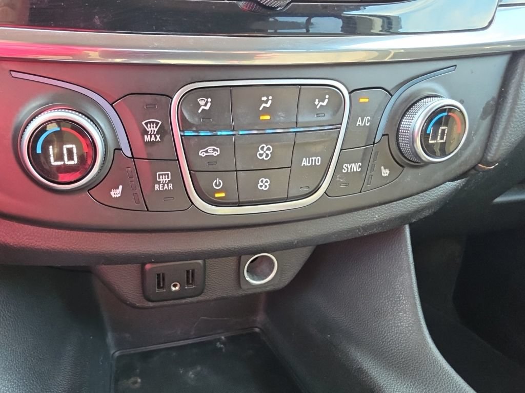 Used 2018 Chevrolet Traverse LT FWD image 16