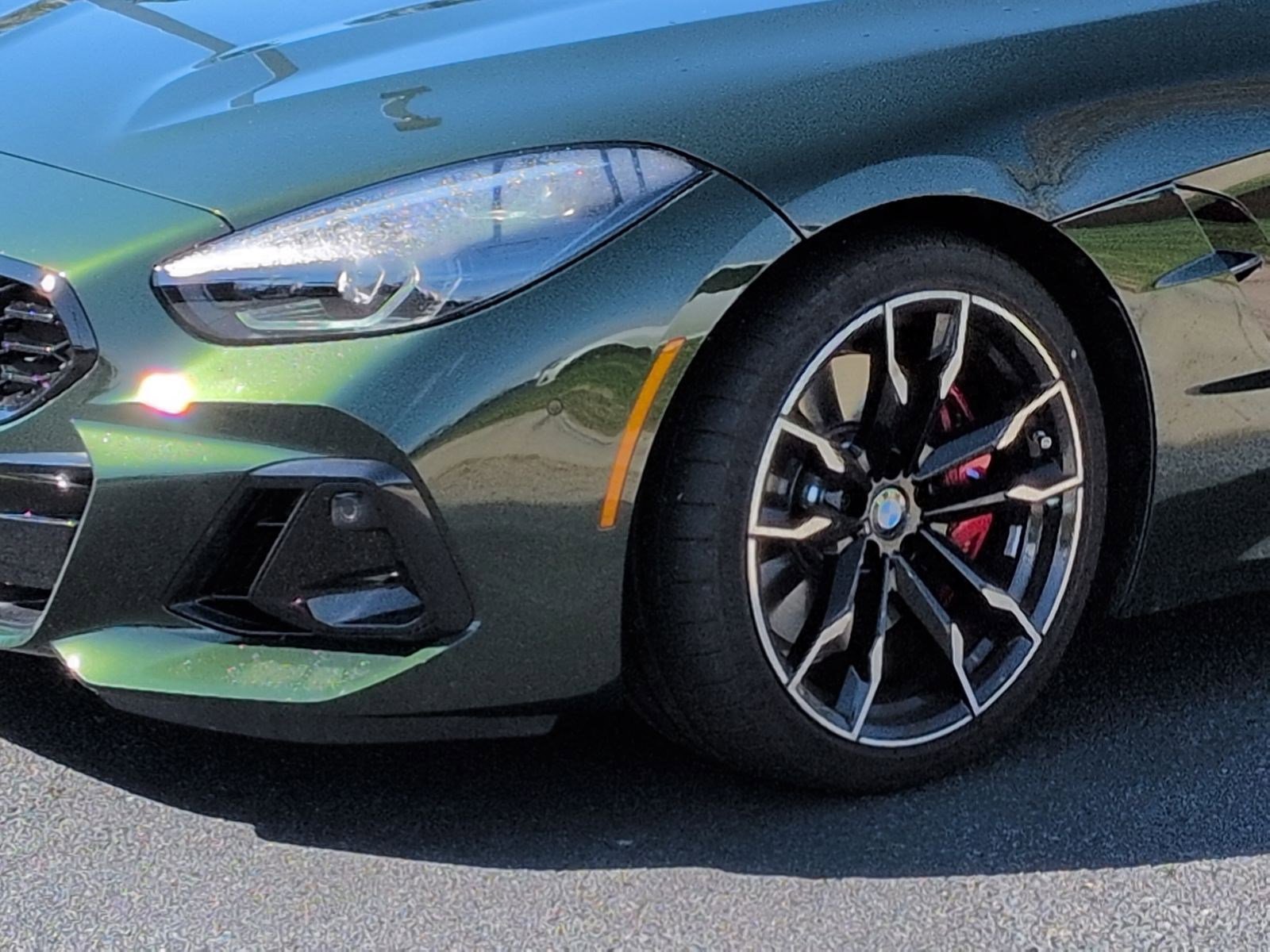 Used 2025 BMW Z4 M40i w/ Edition image 6