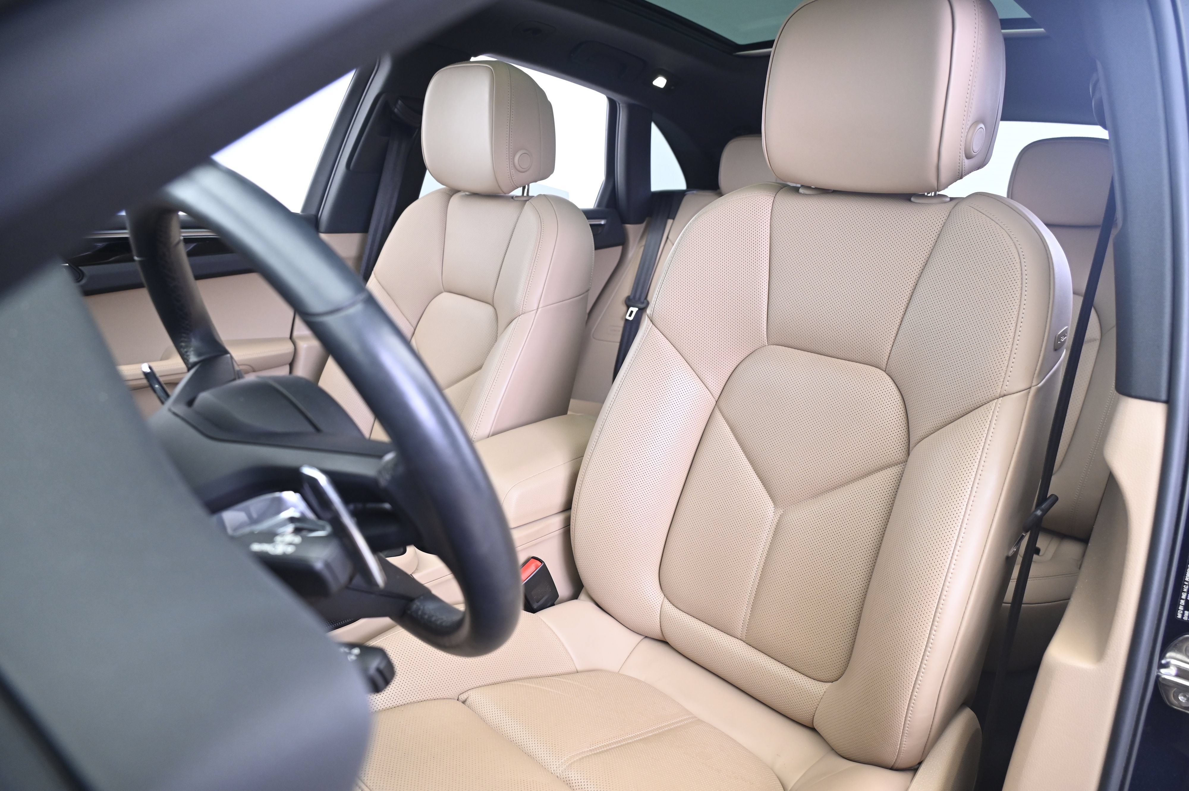 Certified 2022 Porsche Macan AWD/4WD image 30