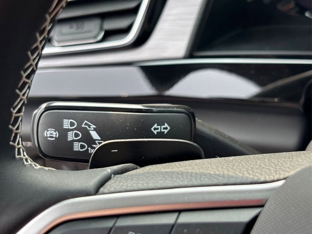 Used 2025 Volkswagen Atlas Cross Sport SE image 28