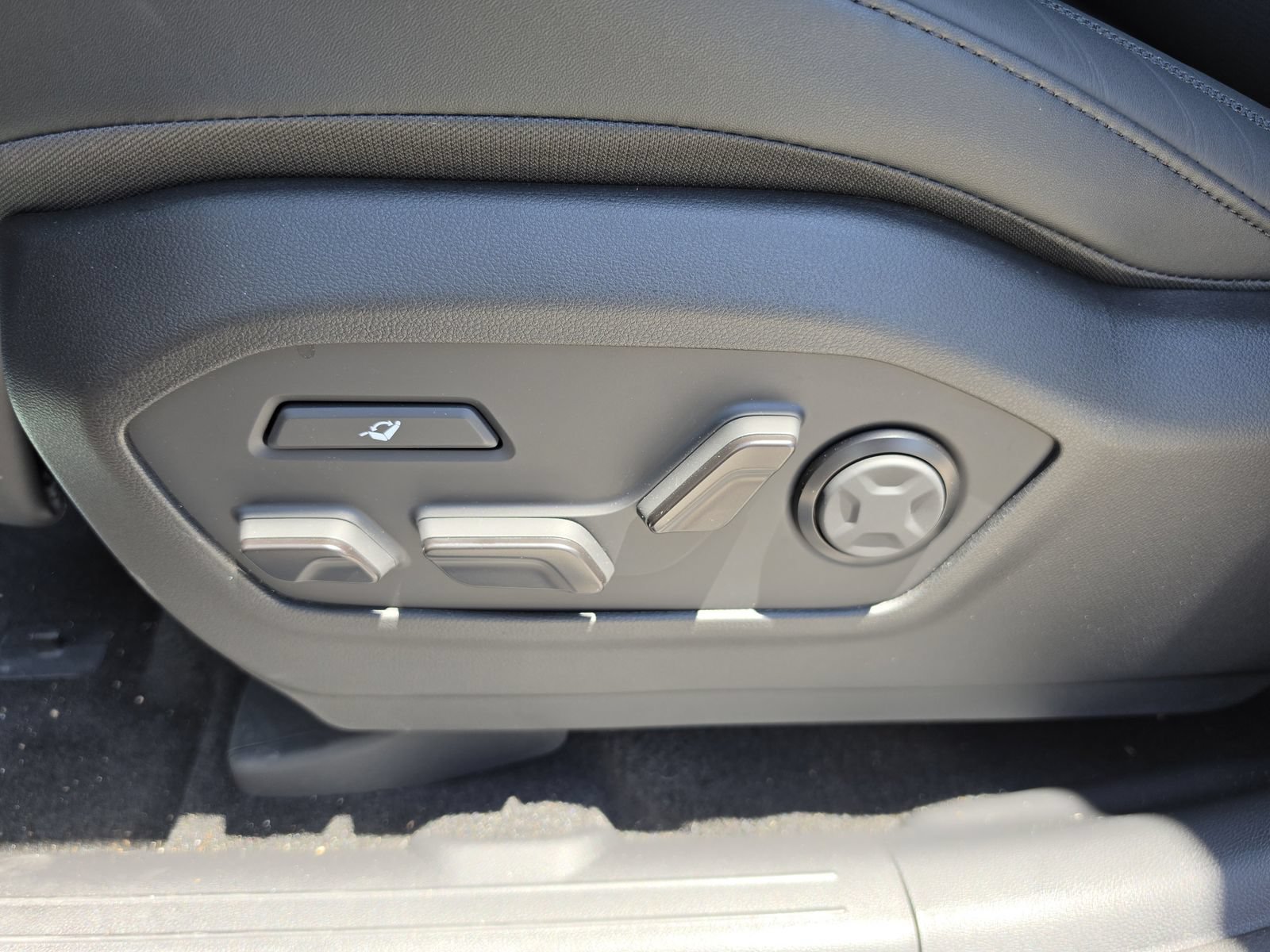 New 2026 Hyundai Santa Fe Calligraphy FWD image 24