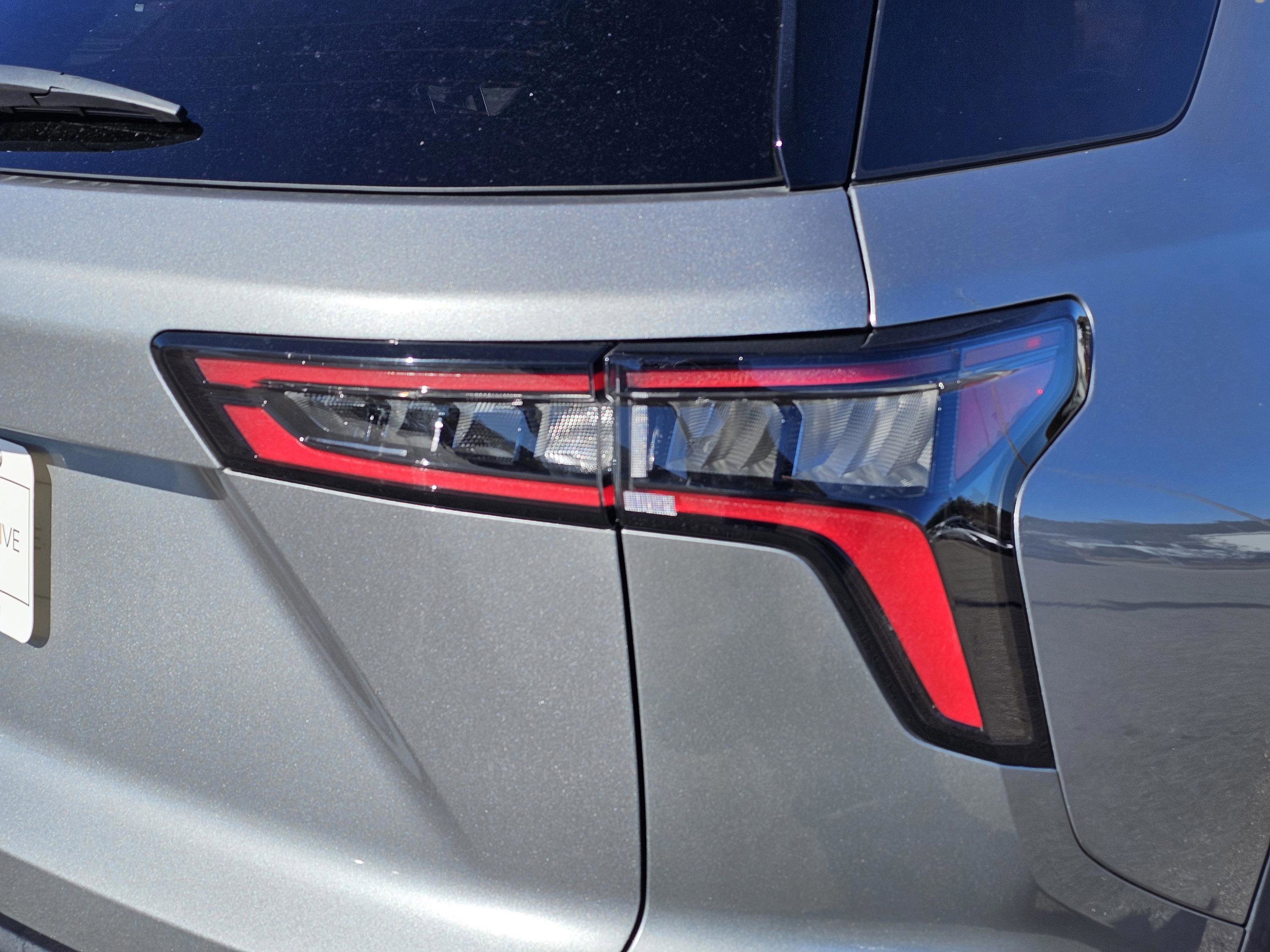 Used 2025 Chevrolet Equinox LT image 9