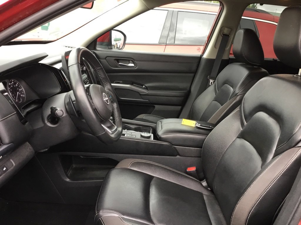 Used 2023 Nissan Pathfinder SL AWD/4WD image 9