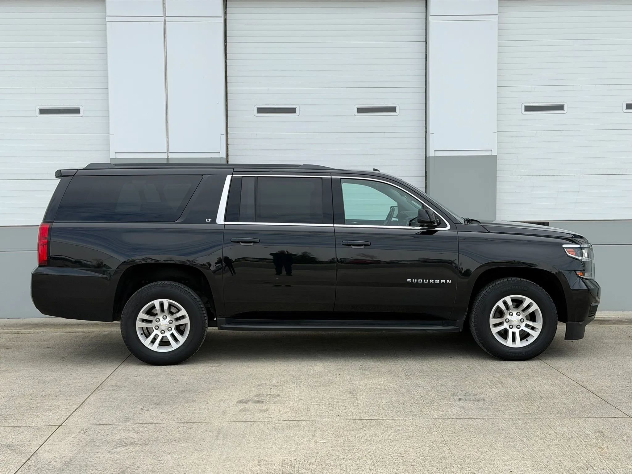 Used 2018 Chevrolet Suburban LT AWD/4WD image 6