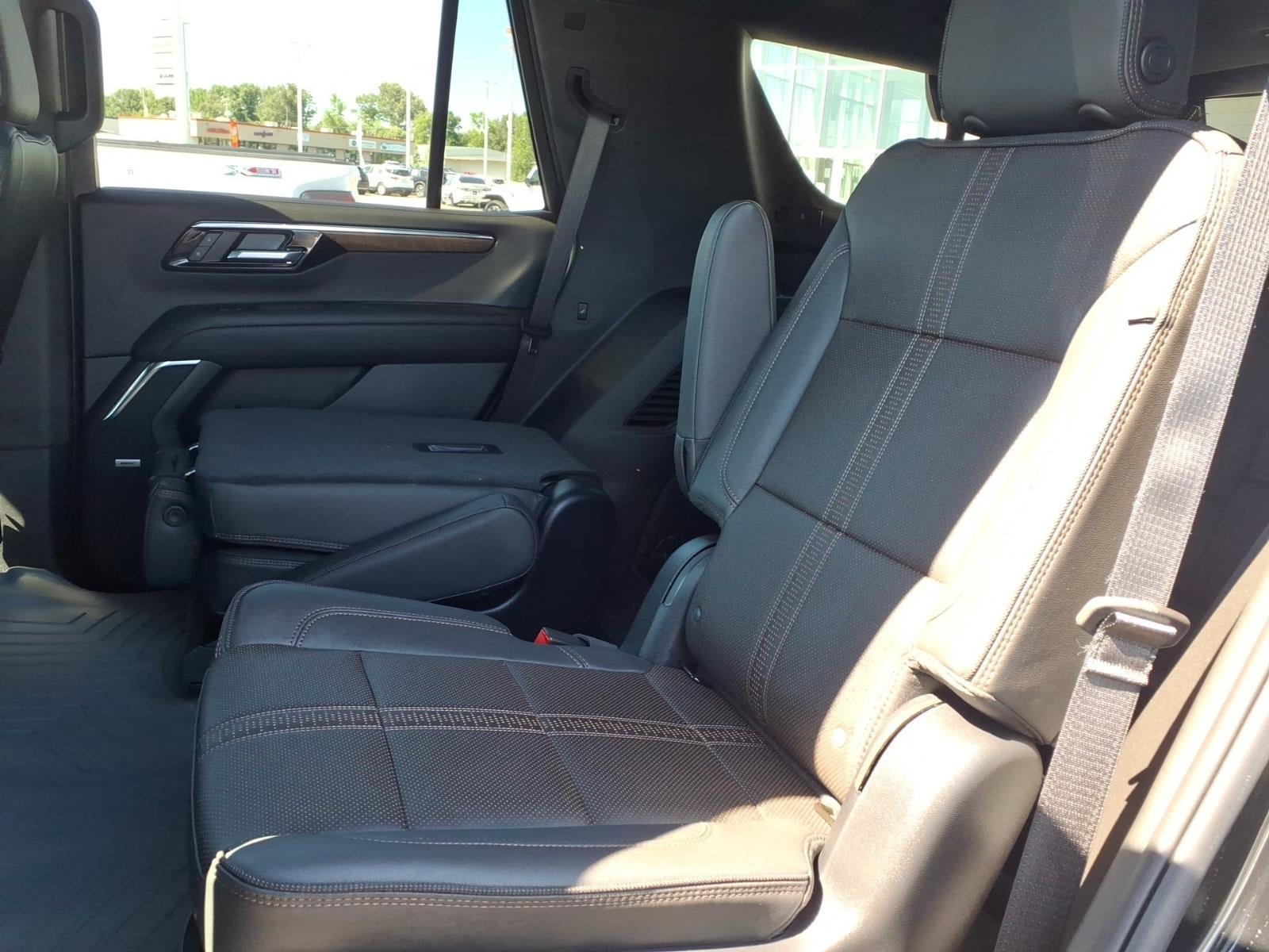 Used 2025 Chevrolet Tahoe High Country AWD/4WD image 17