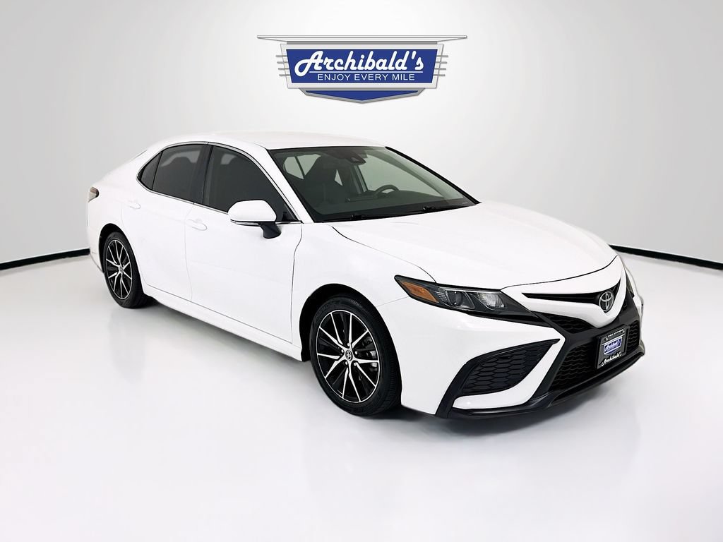 Used 2023 Toyota Camry SE FWD image 1