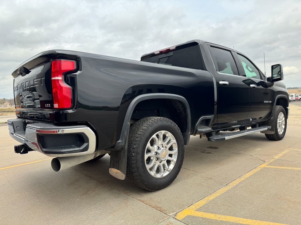 Used 2025 Chevrolet Silverado 3500 LTZ w/ LTZ Premium Package image 5
