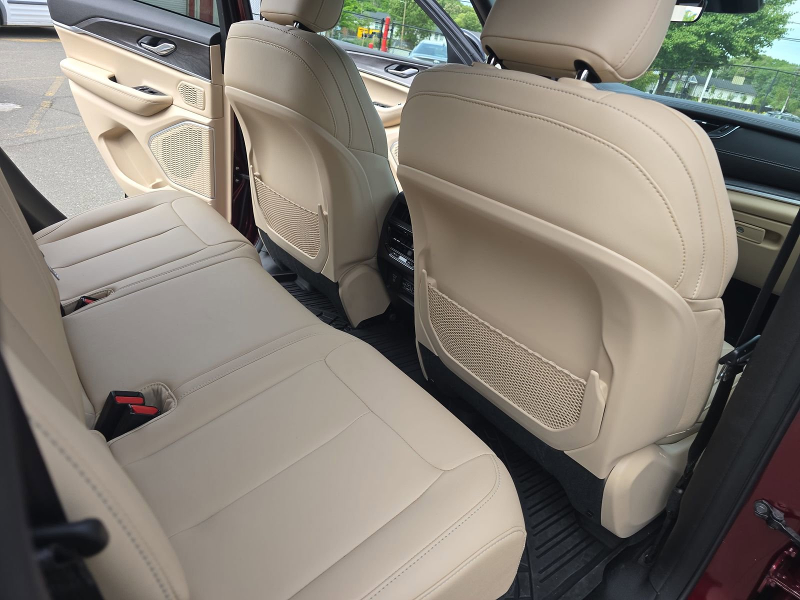 Used 2025 Jeep Grand Cherokee Limited RWD image 11
