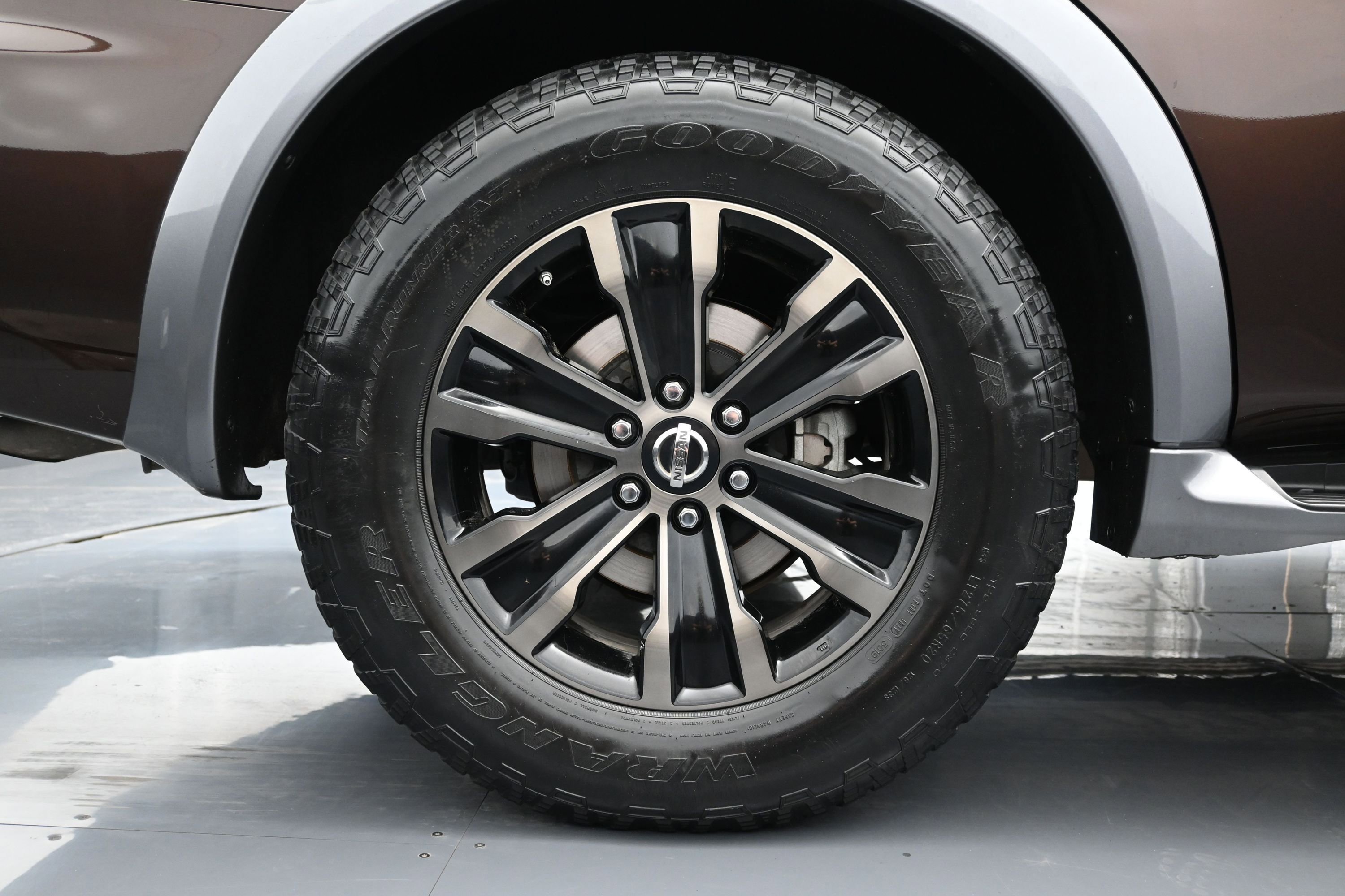 Used 2018 Nissan Armada Platinum w/ Captain Seat Package RWD image 18