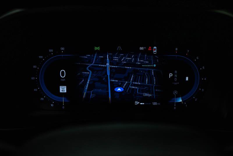 Used 2023 Volvo XC40 B4 Ultimate image 19