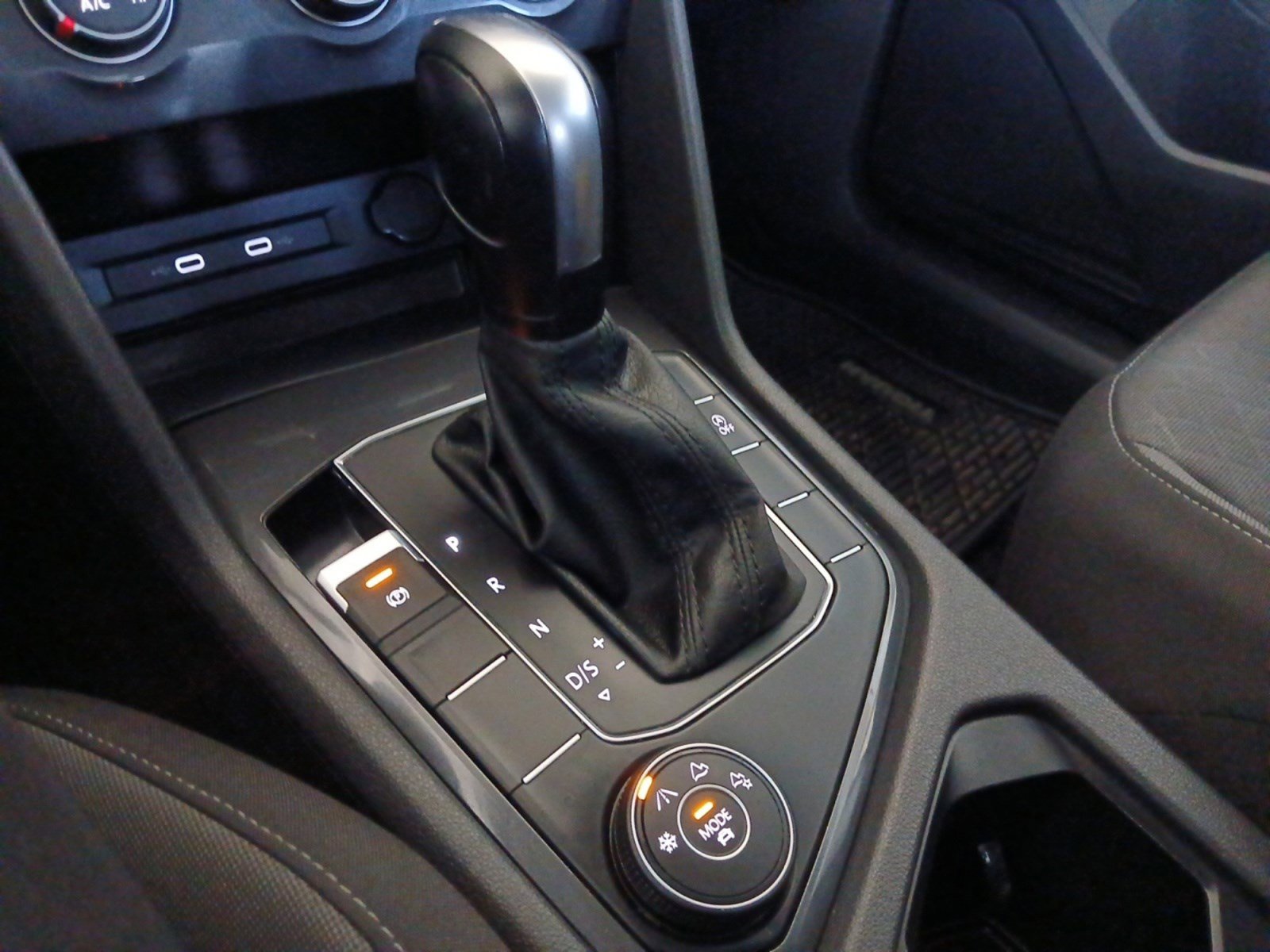 Used 2020 Volkswagen Tiguan S image 18