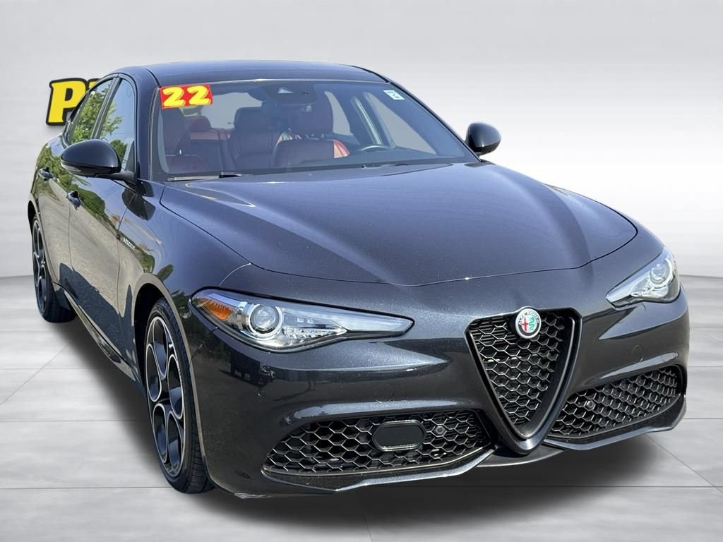 Used 2022 Alfa Romeo Giulia Veloce RWD image 2