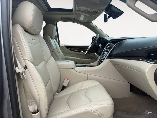 Used 2020 Cadillac Escalade ESV Premium Luxury AWD/4WD image 12