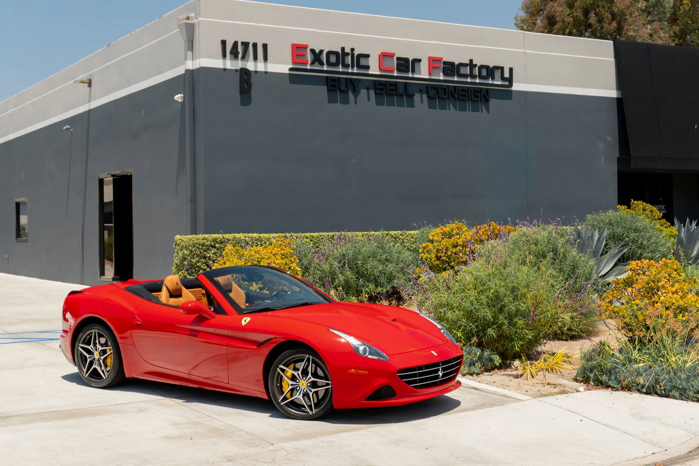 Used 2016 Ferrari California T RWD image 1
