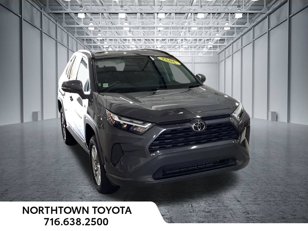 Used 2025 Toyota RAV4 XLE AWD/4WD image 5