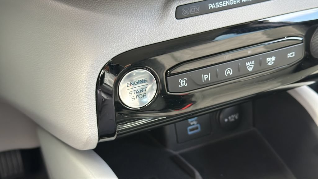 Used 2023 Ford Escape Platinum w/ Premium Technology Package AWD/4WD image 27