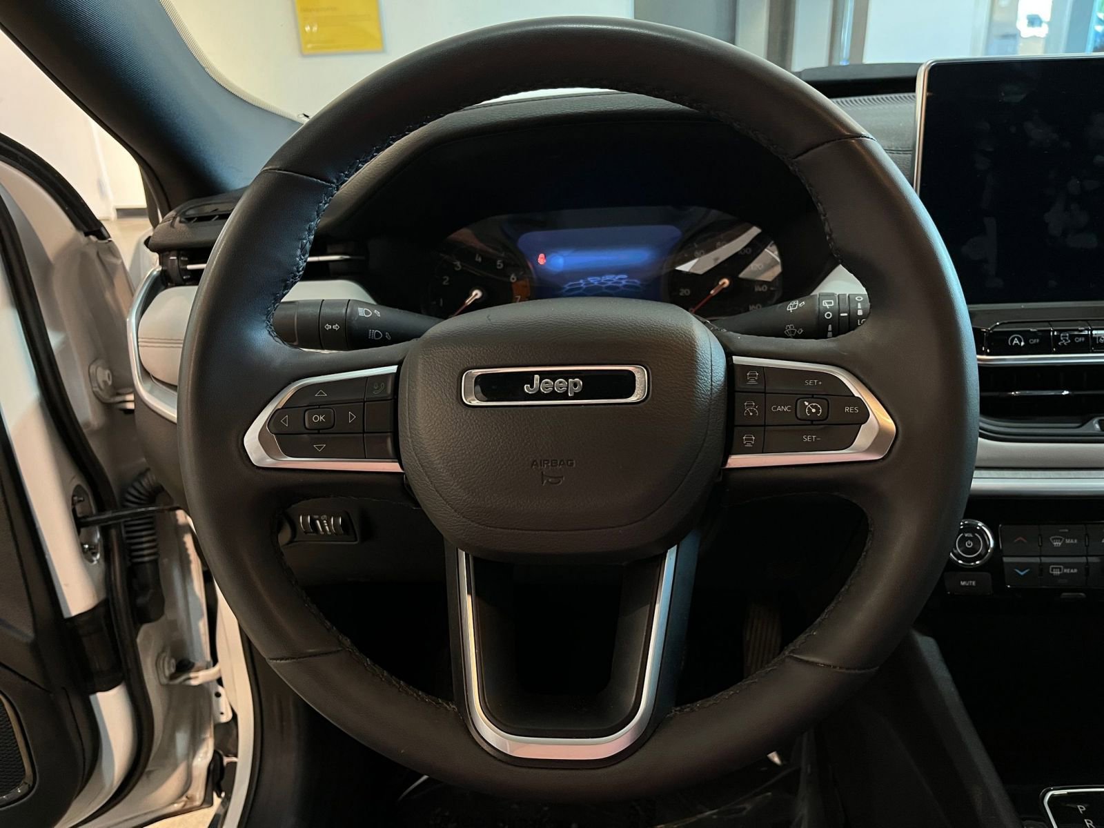 Used 2025 Jeep Compass Limited AWD/4WD image 28