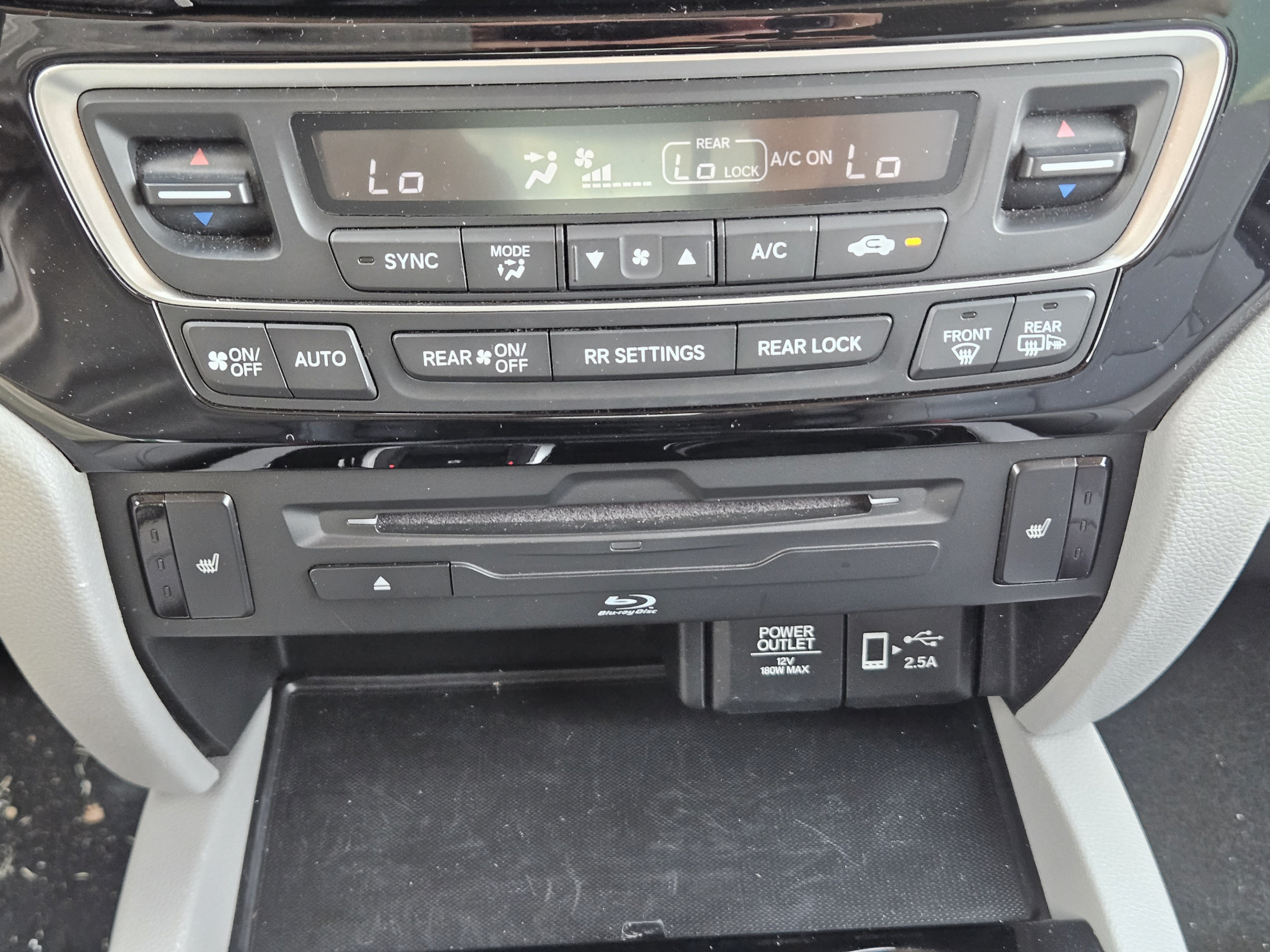 Used 2019 Honda Pilot Touring image 11