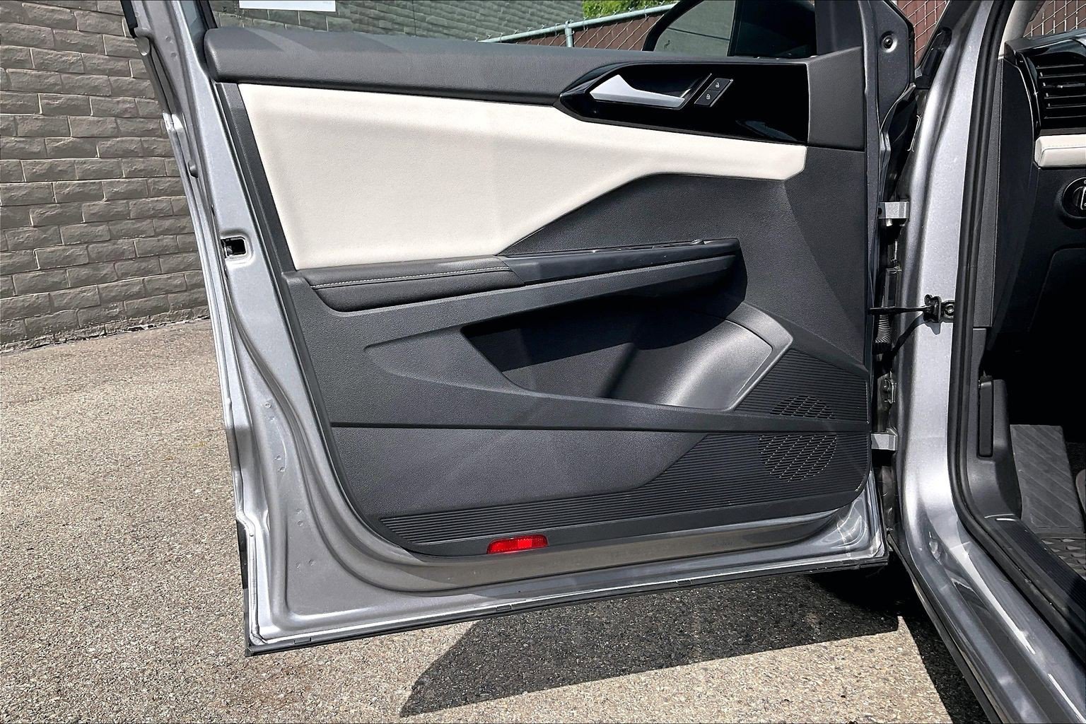Certified 2025 Volkswagen Taos S FWD image 22