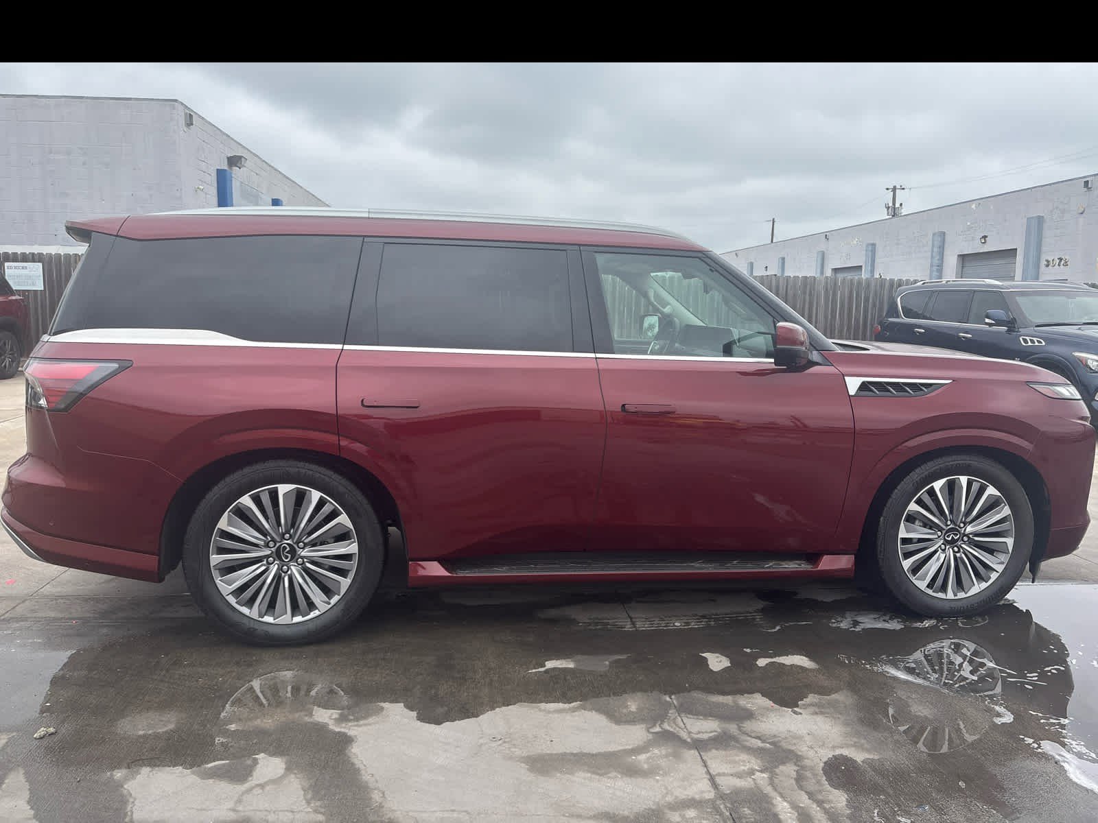 Used 2025 INFINITI QX80 Sensory AWD/4WD image 1