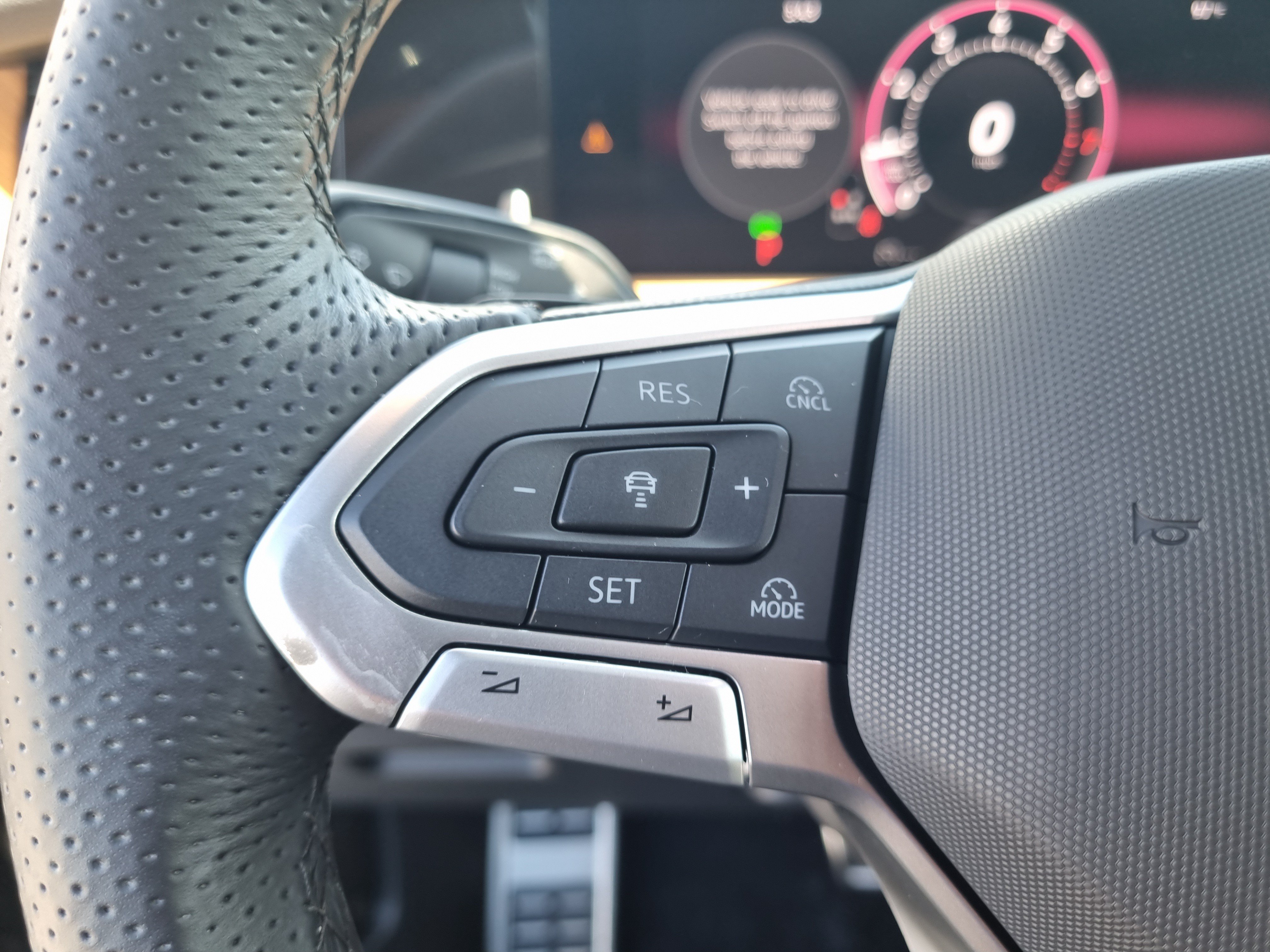 Used 2026 Volkswagen Tiguan SEL R-Line AWD/4WD image 29