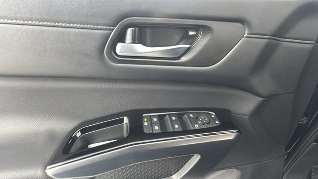 Certified 2025 Nissan Pathfinder SL image 21