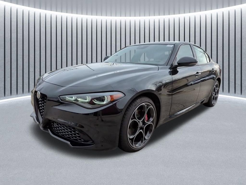 Used 2024 Alfa Romeo Giulia Veloce AWD/4WD image 18