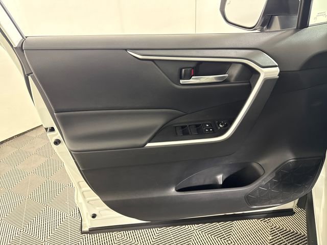 Used 2020 Toyota RAV4 XLE AWD/4WD image 27