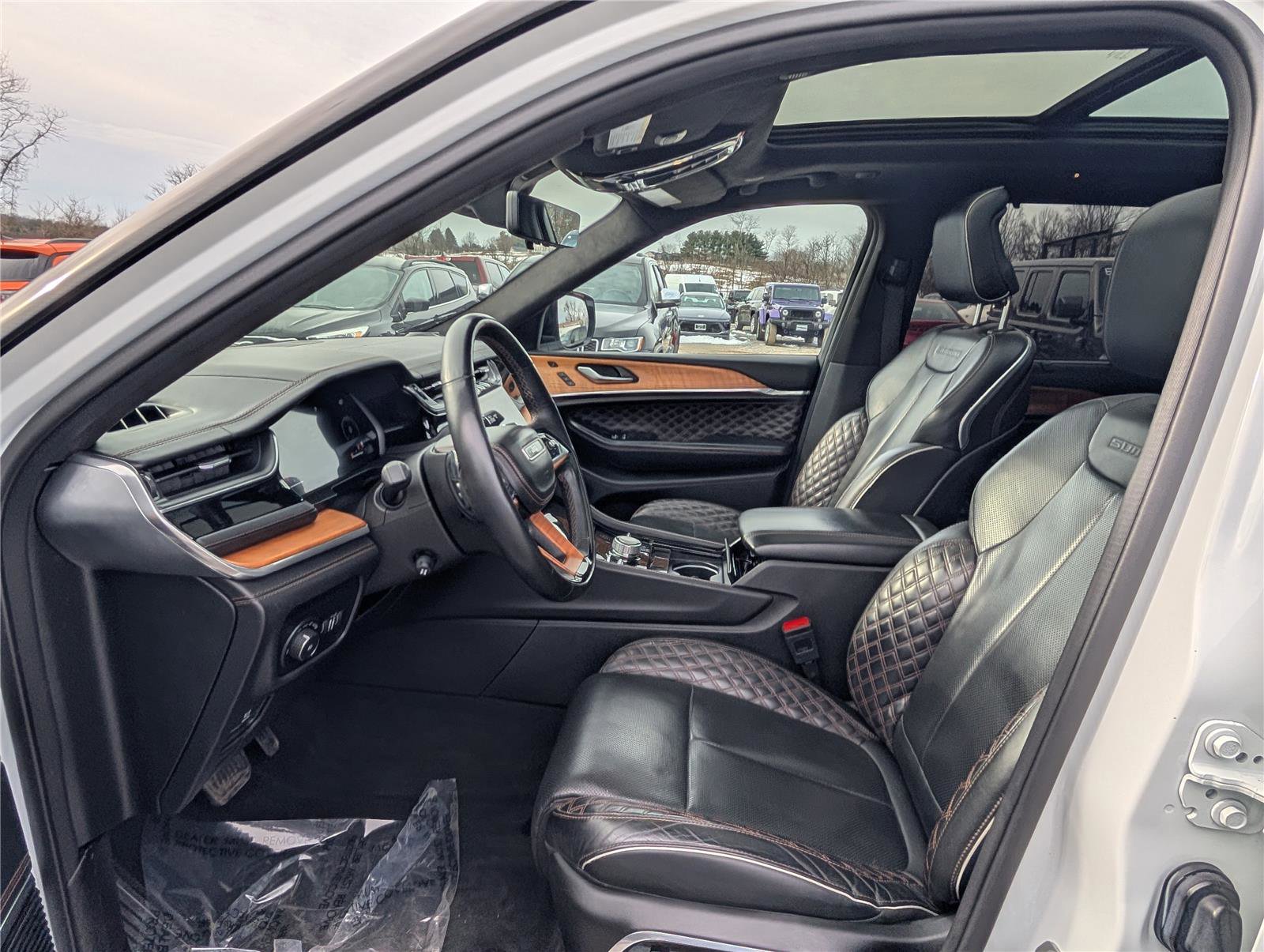 Used 2023 Jeep Grand Cherokee Summit image 15