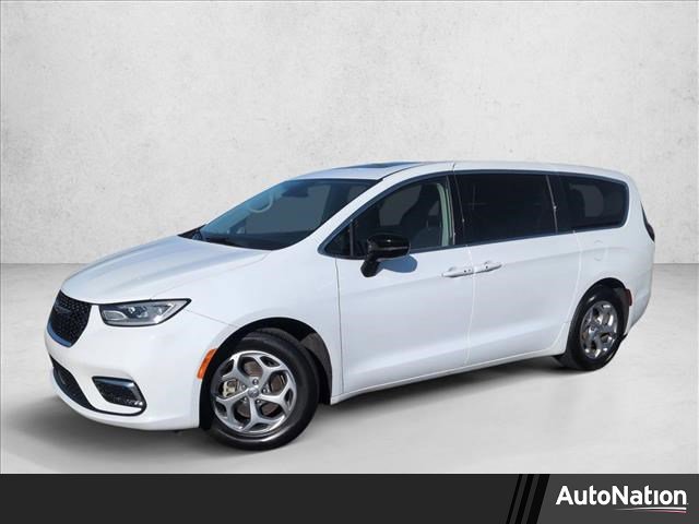 Used 2024 Chrysler Pacifica Limited image 1