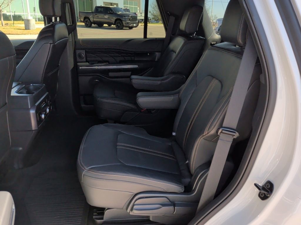 Used 2024 Ford Expedition Platinum image 38
