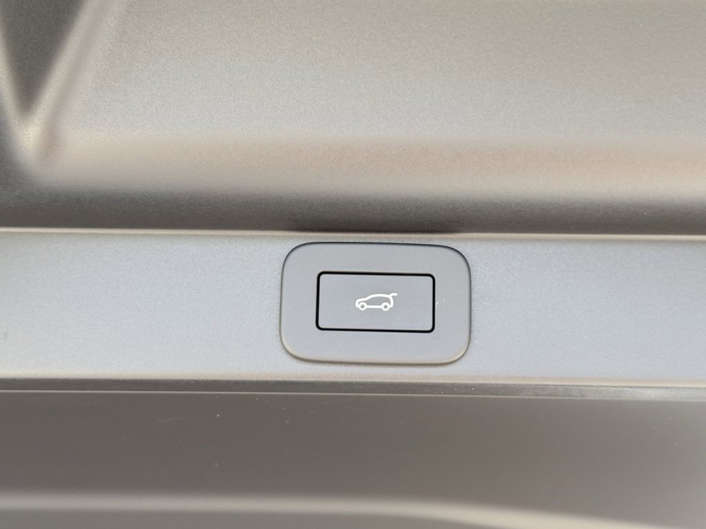 New 2025 Land Rover Range Rover SE image 36