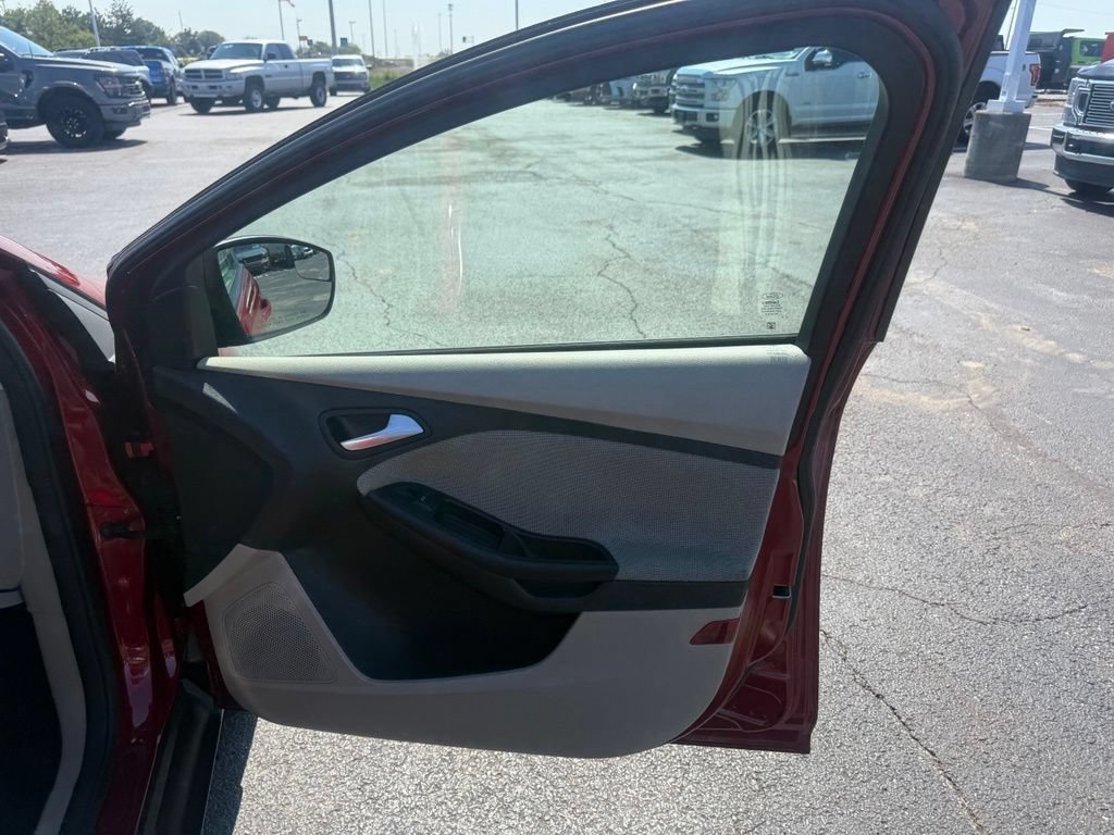 Used 2013 Ford Focus SE FWD image 44