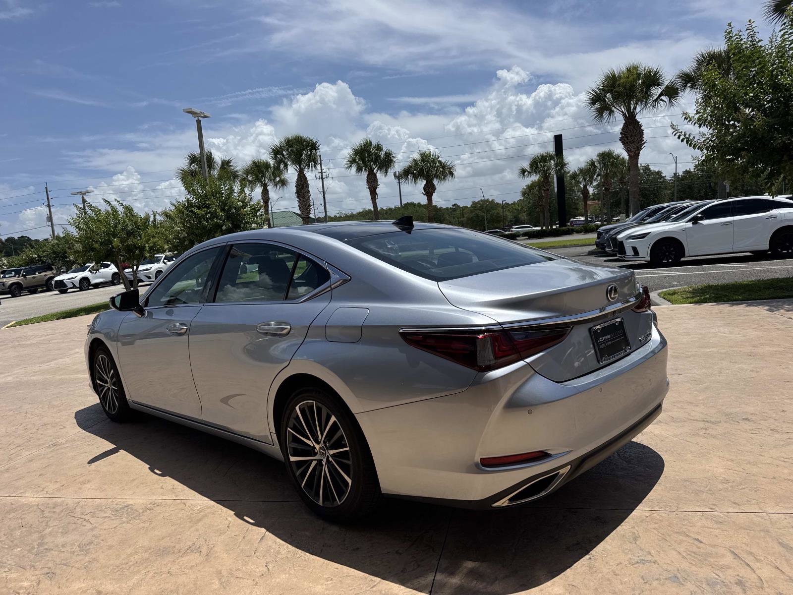 Used 2024 Lexus ES 350 w/ Premium Package FWD image 5