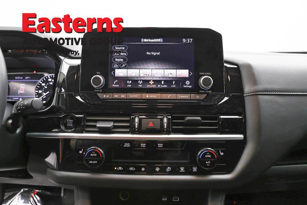 Used 2025 Nissan Pathfinder SV FWD image 12