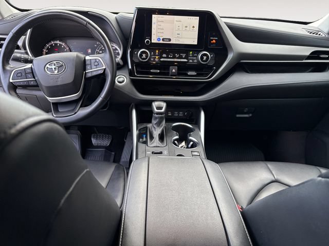 Used 2024 Toyota Highlander XLE AWD/4WD image 10