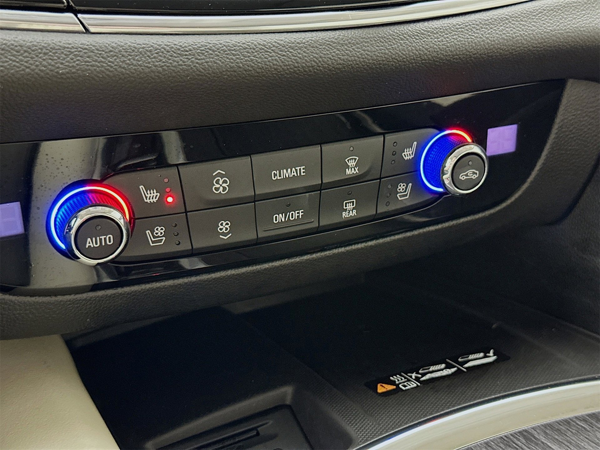 Used 2024 Buick Enclave Avenir w/ Avenir Technology Package image 17