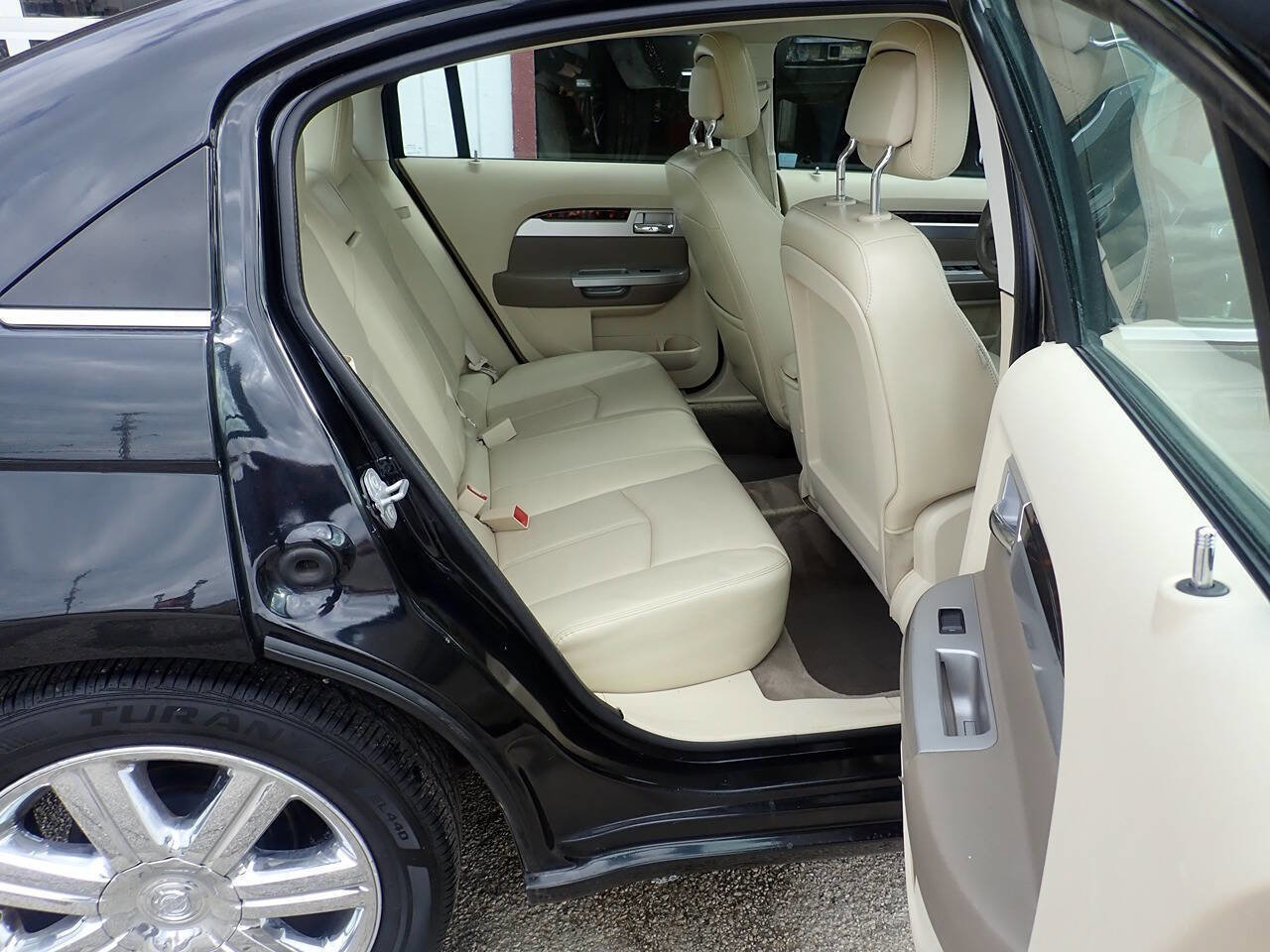 Used 2010 Chrysler Sebring Limited w/ Electronics Convenience Group image 27