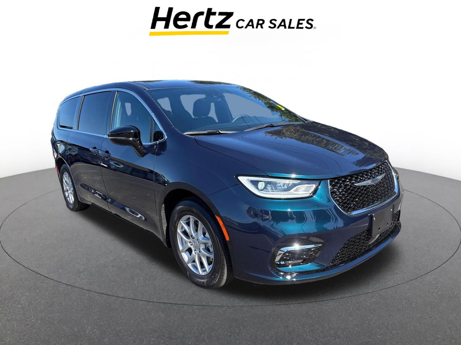 Used 2025 Chrysler Pacifica Select