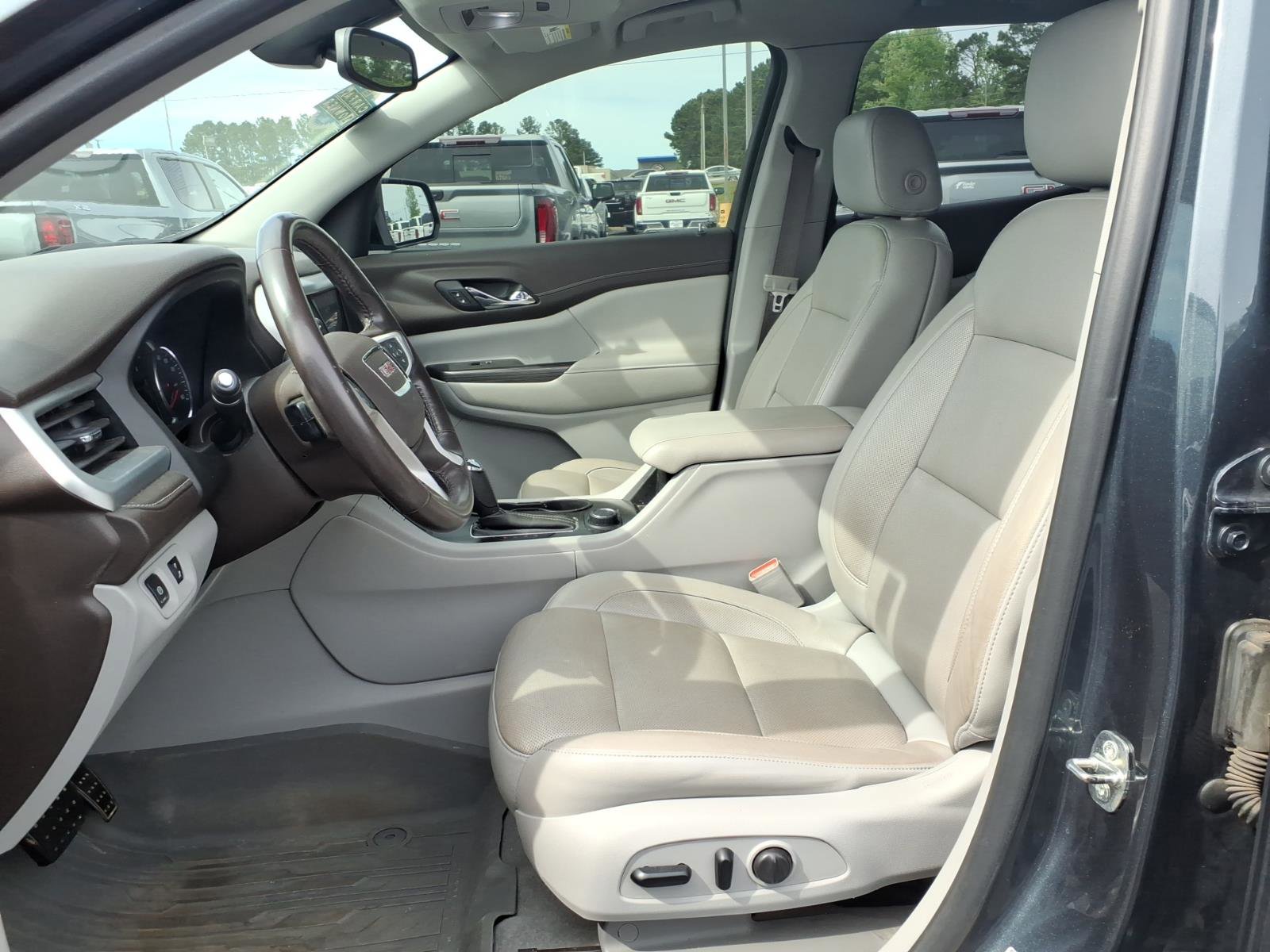 Used 2019 GMC Acadia SLT w/ LPO, Floor Liner Package image 20