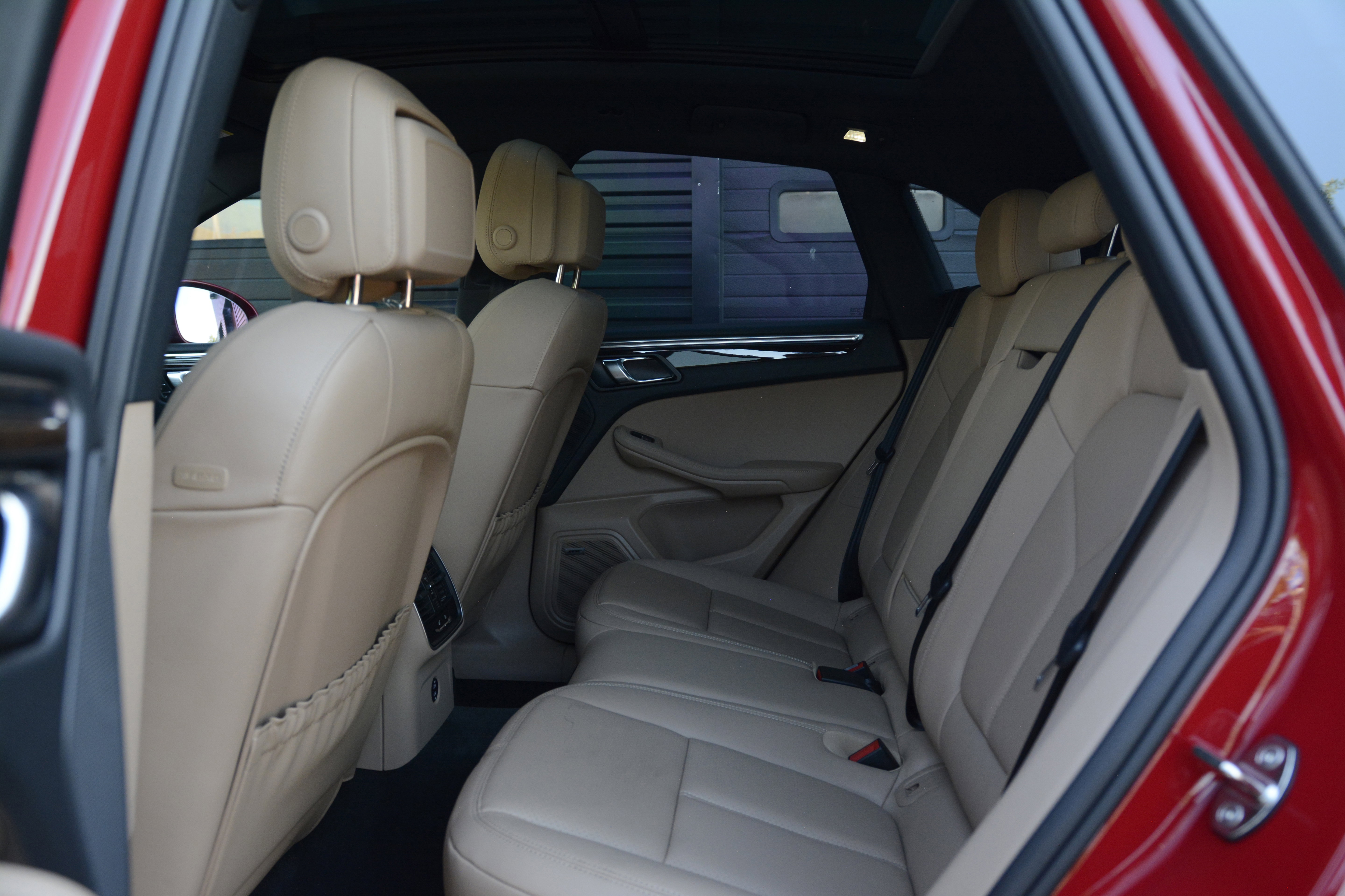 Used 2026 Porsche Macan AWD/4WD image 30