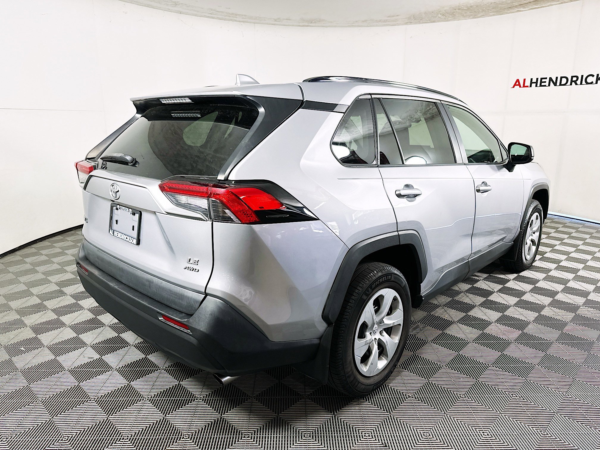Used 2021 Toyota RAV4 LE image 3