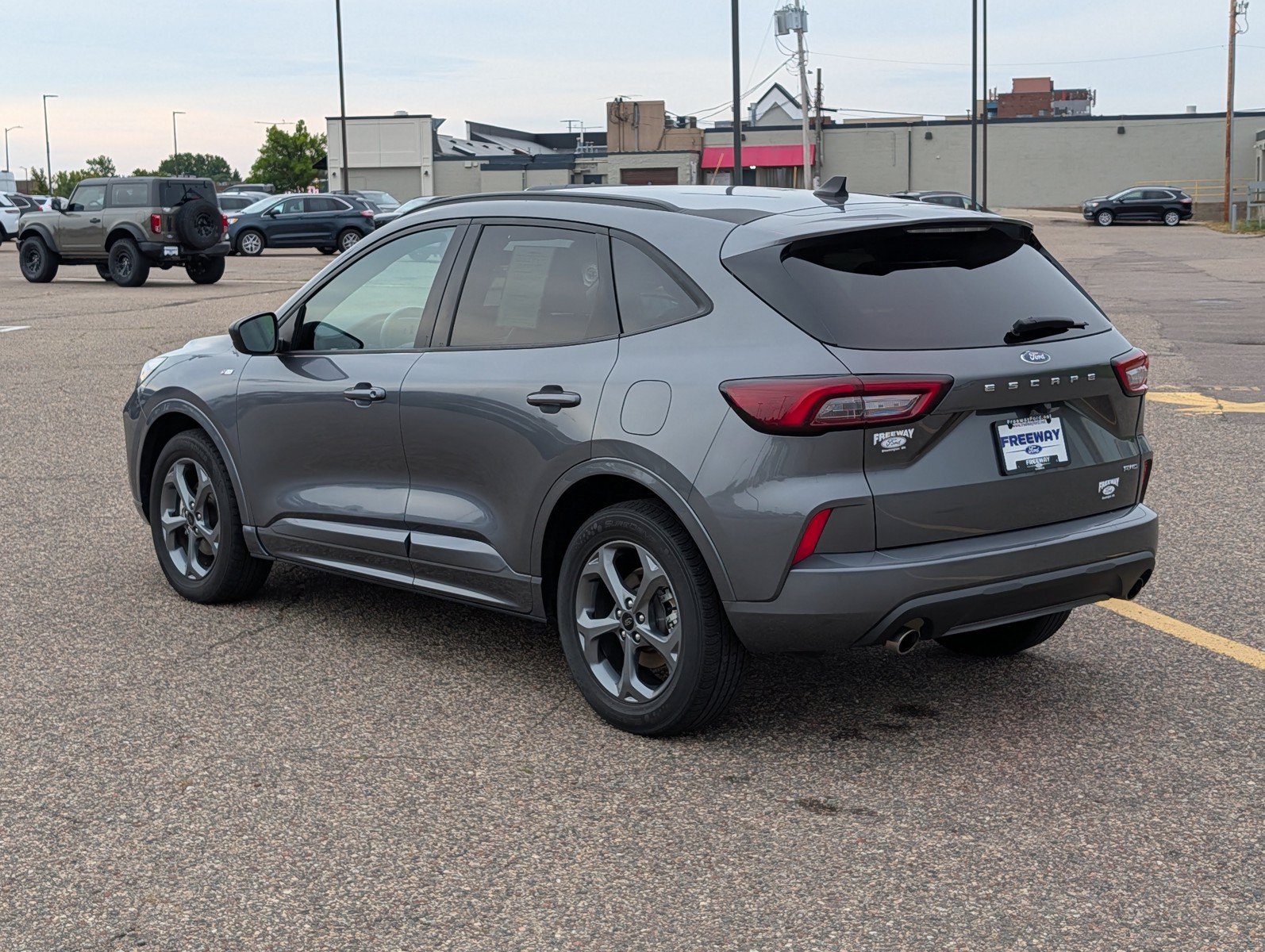 Used 2024 Ford Escape ST-Line AWD/4WD image 3