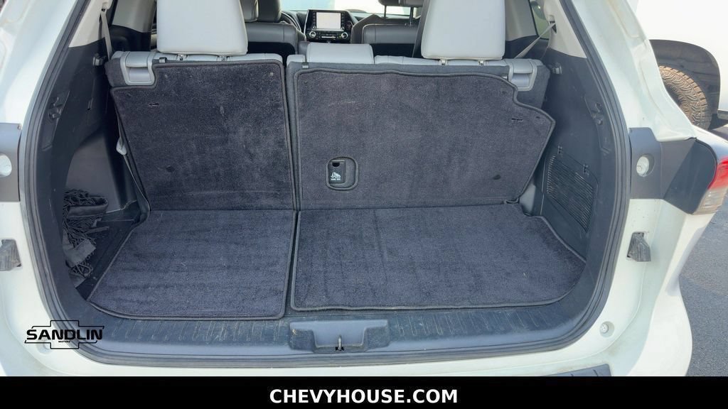 Used 2022 Toyota Highlander XLE FWD image 24