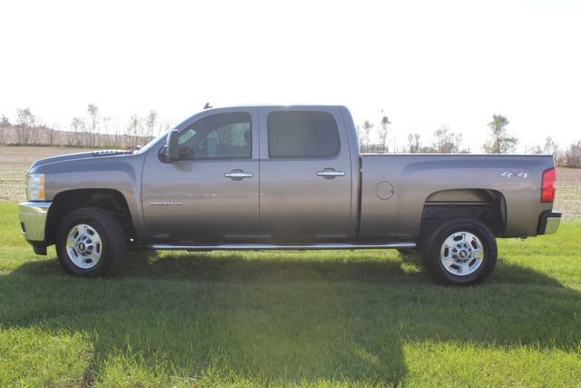 Used 2011 Chevrolet Silverado 2500 LT w/ Interior Plus Package AWD/4WD image 2